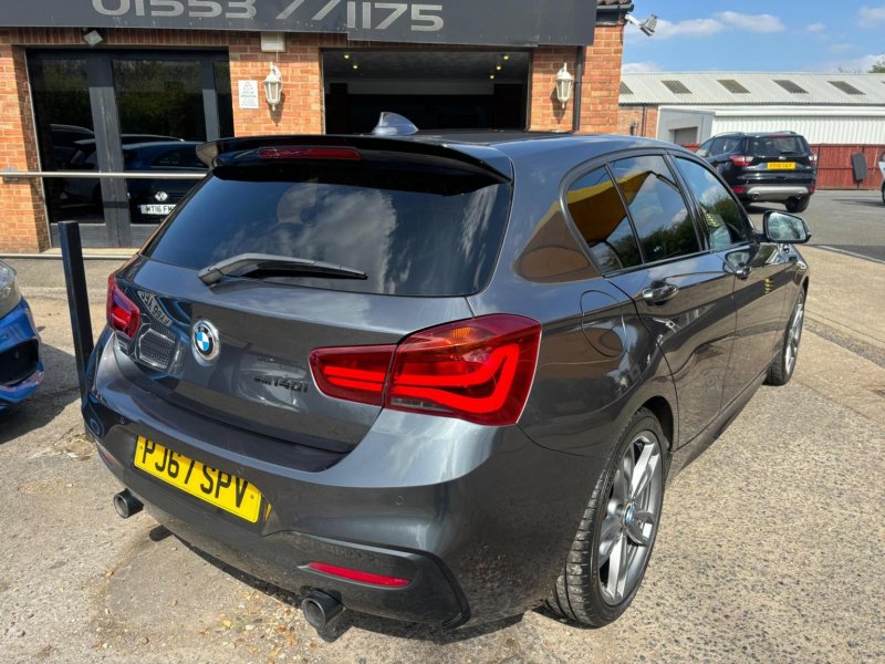 BMW 1 SERIES