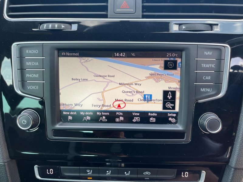 VOLKSWAGEN GOLF