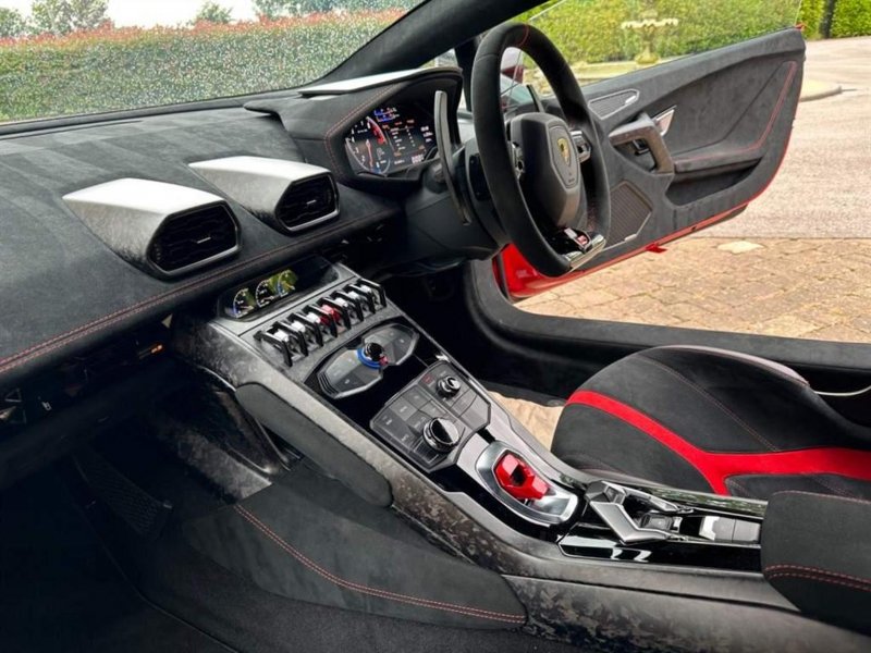 LAMBORGHINI HURACAN