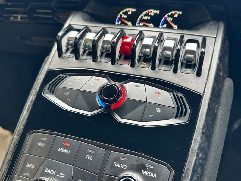 LAMBORGHINI HURACAN