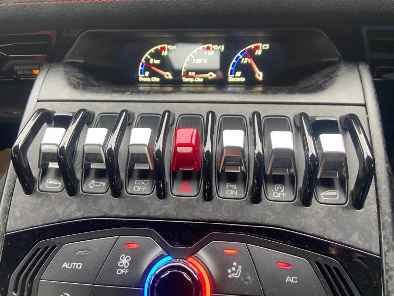 LAMBORGHINI HURACAN