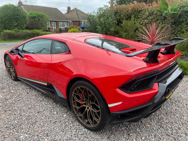 LAMBORGHINI HURACAN